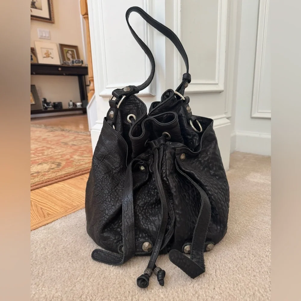Tylie Malibu black pebbled leather shoulder hobo bag - Picture 2 of 16